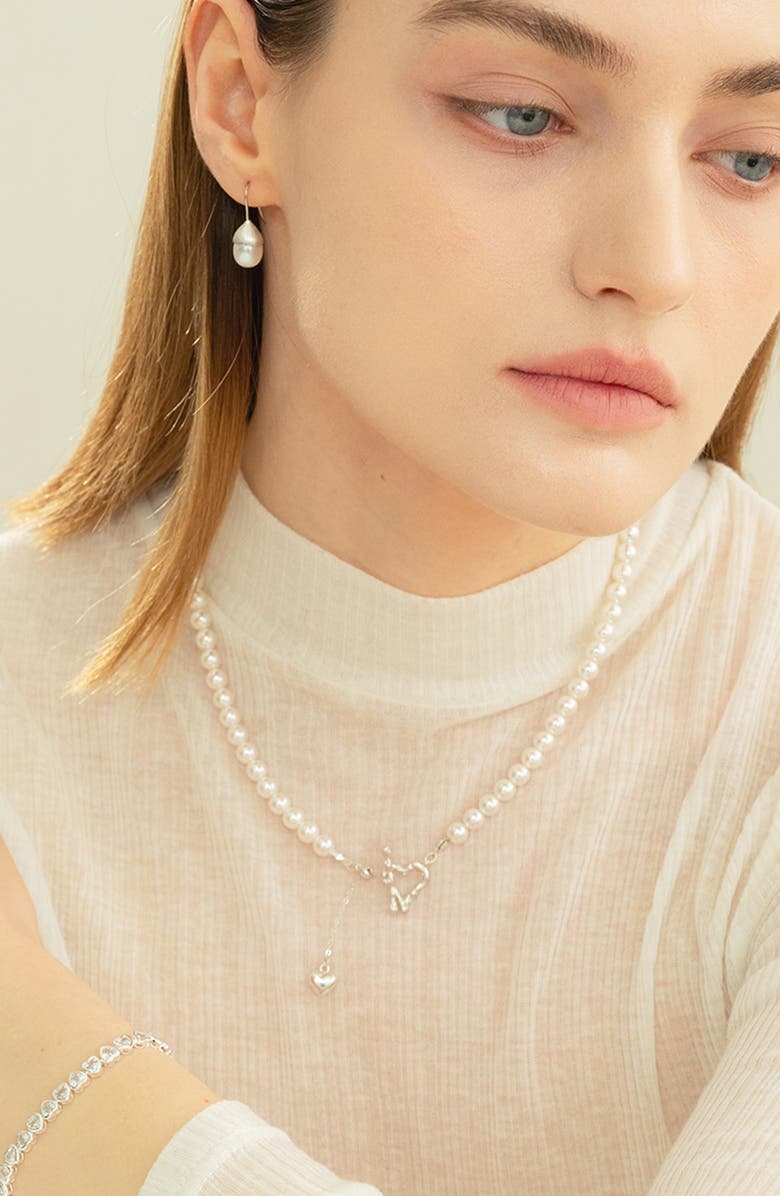 Bearfruit Jewelry Sterling Silver Amélie Simulated Pearl Heart Dangle Necklace, Alternate, color, 