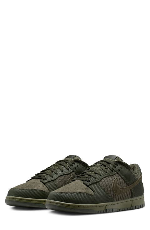 Dunk Low Basketball Sneaker