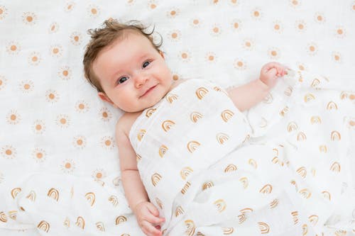 Lulujo Cotton Muslin Swaddles 2 Pack In Rainbow/suns
