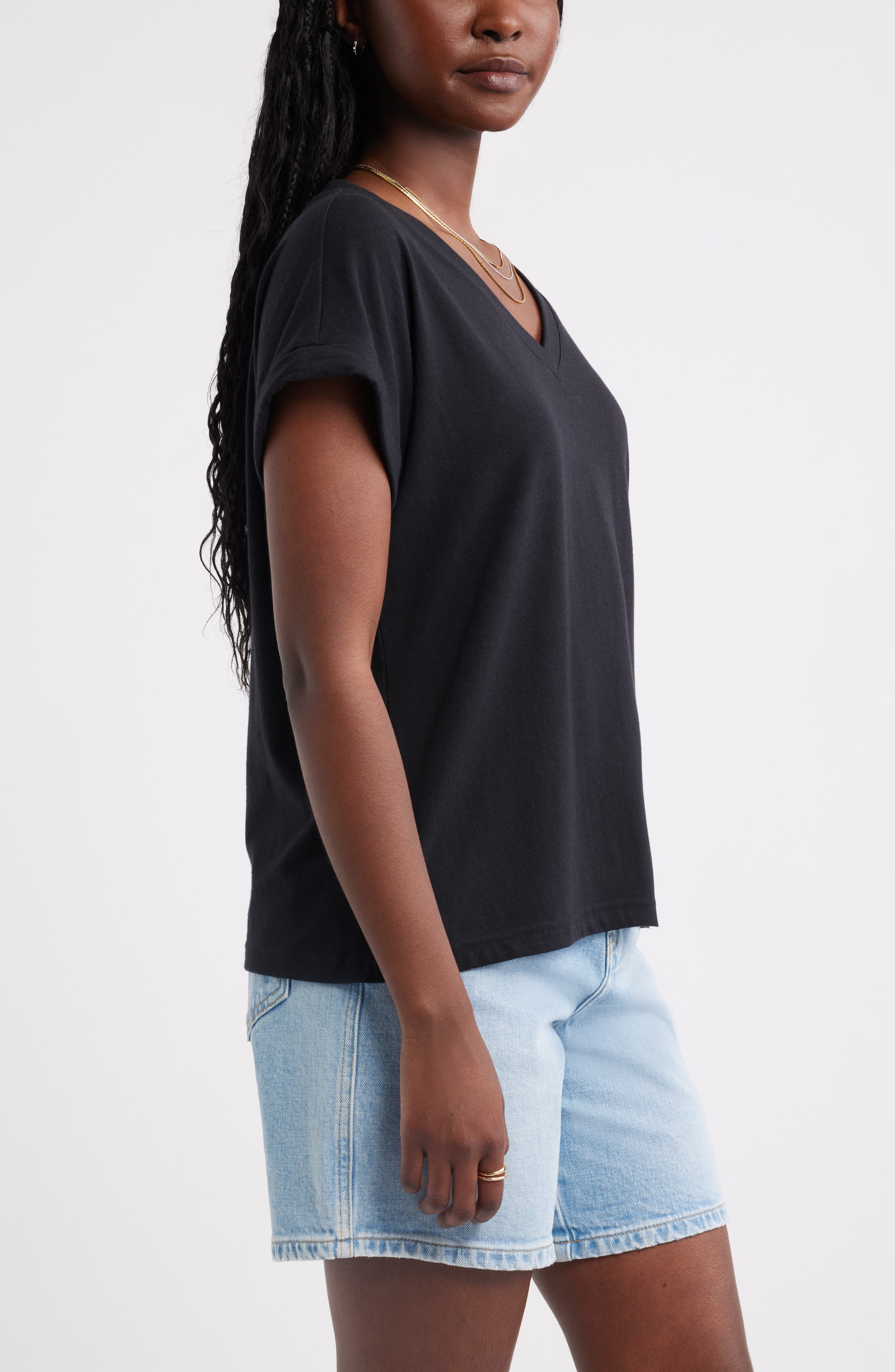 Женские Caslon® Roll Cuff V-Neck T-Shirt — фото 4