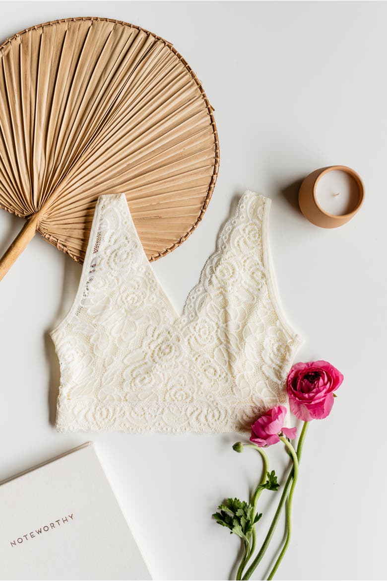 Hug Lace-Back Sports Bra, Alternate, color, Vanilla Ice