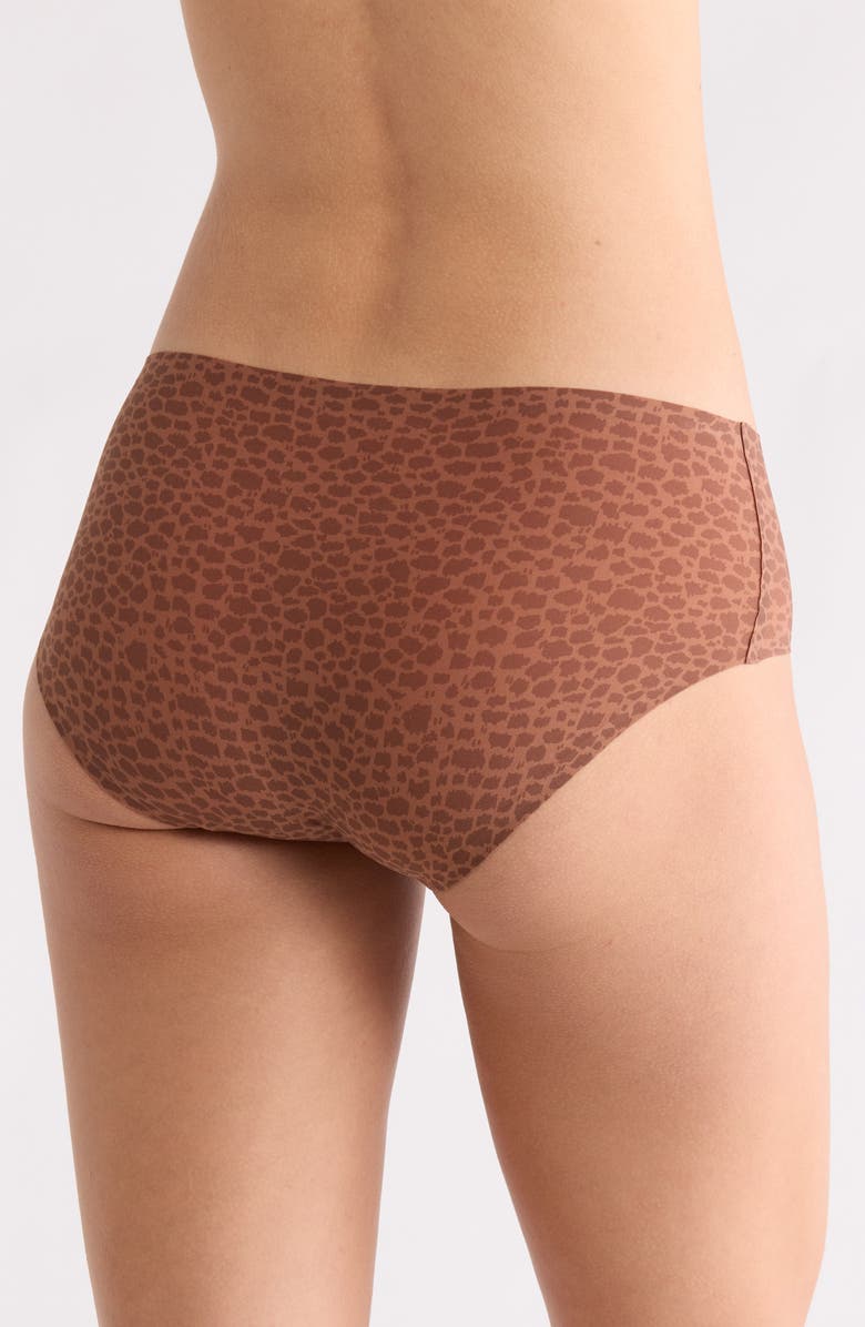 Chantelle Lingerie Soft Stretch Seamless Hipster Panties, Alternate, color, Wild Brown