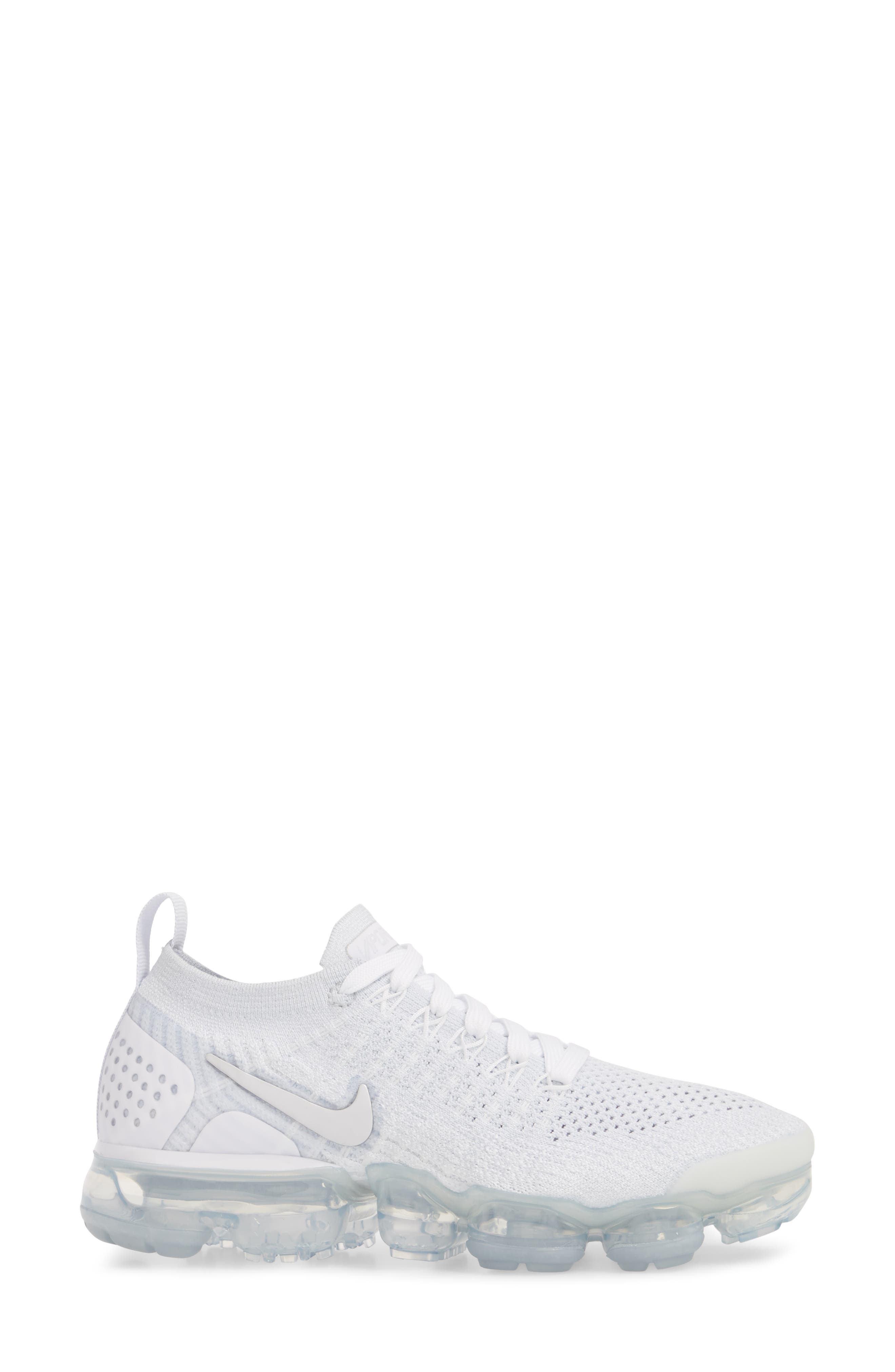 Air VaporMax Flyknit 2 Sneaker, Alternate, color, WHITE/ GREY/ FOOTBALL GREY