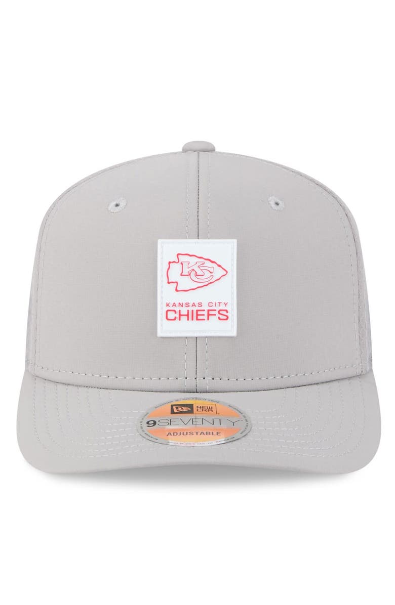 New Era Men's New Era Gray Kansas City Chiefs 2025 Sideline 9SEVENTY Adjustable Trucker Hat, Alternate, color, Gray