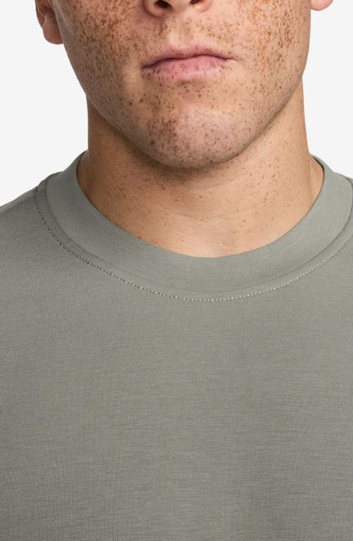 Nike 24.7 Impossiblysoft Dri-fit Crew Sweatshirt In Green