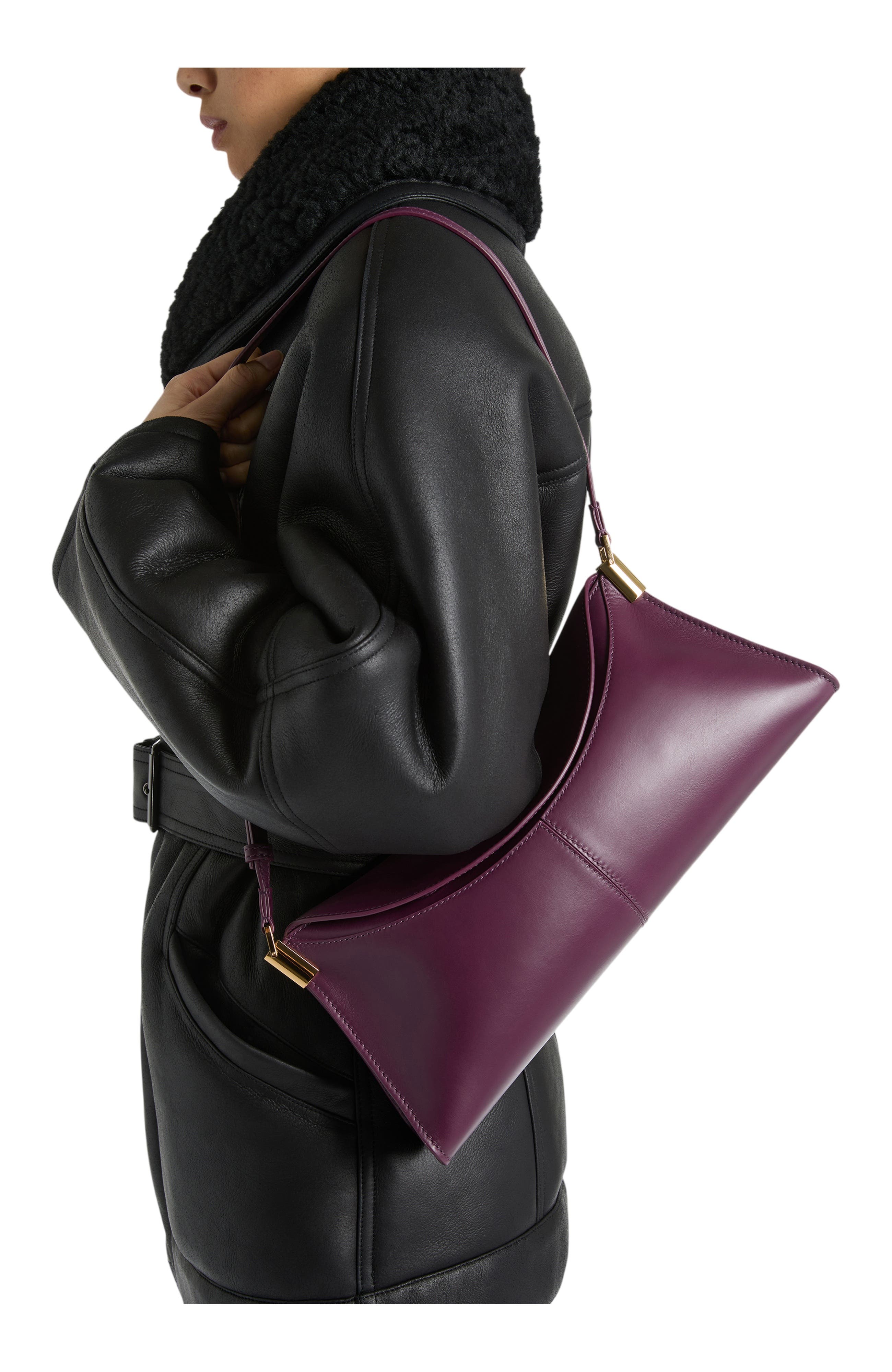 64-83 Medium Bag in Smooth Leather, Alternate, color, purple