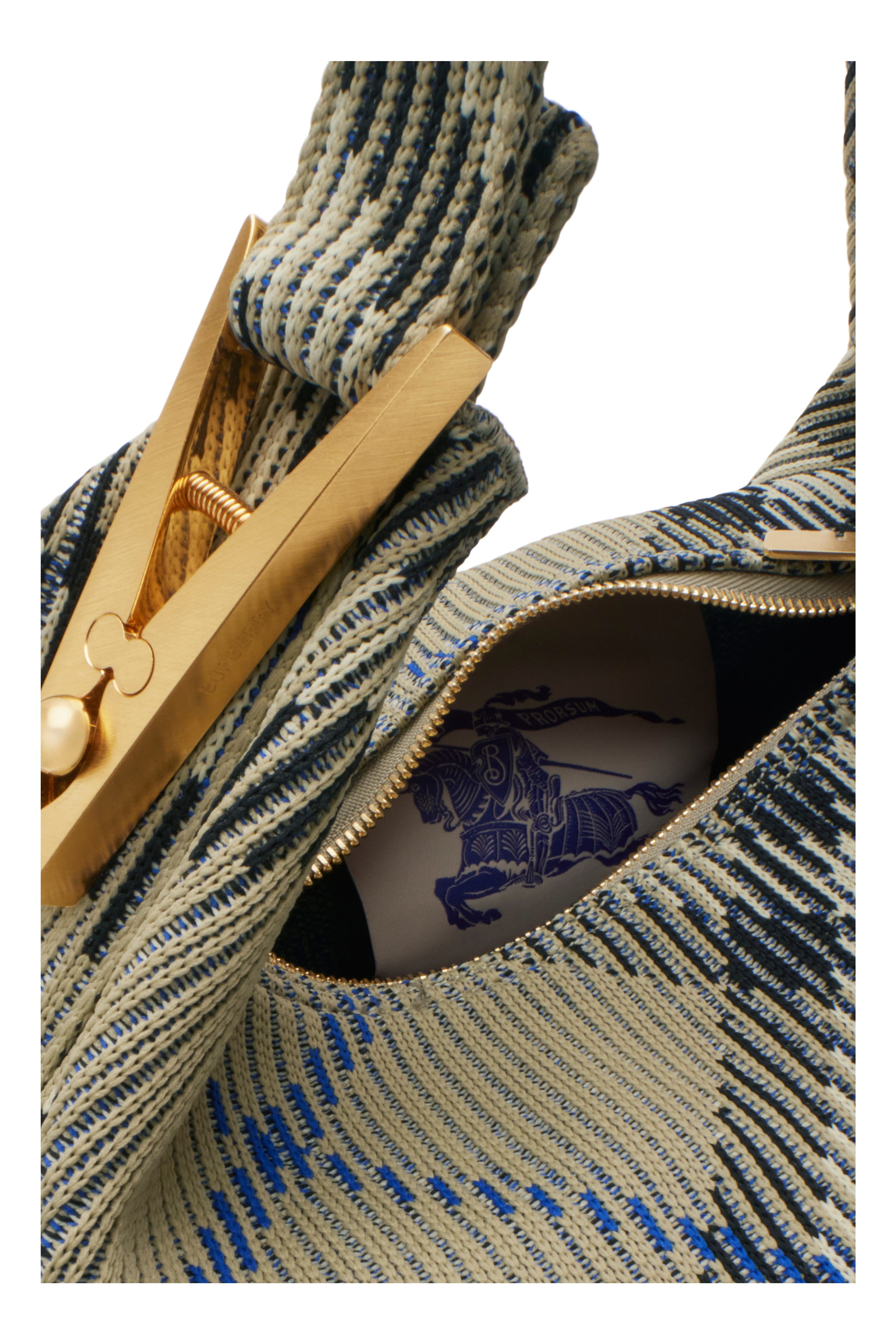 Burberry Medium Peg Duffle Bag, Alternate, color, 