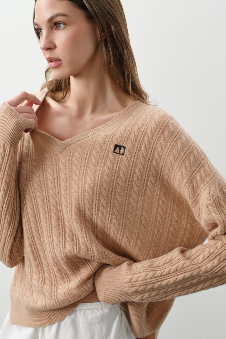 Elina Cashmere Cableknit V-Neck, Alternate, color, HONEY
