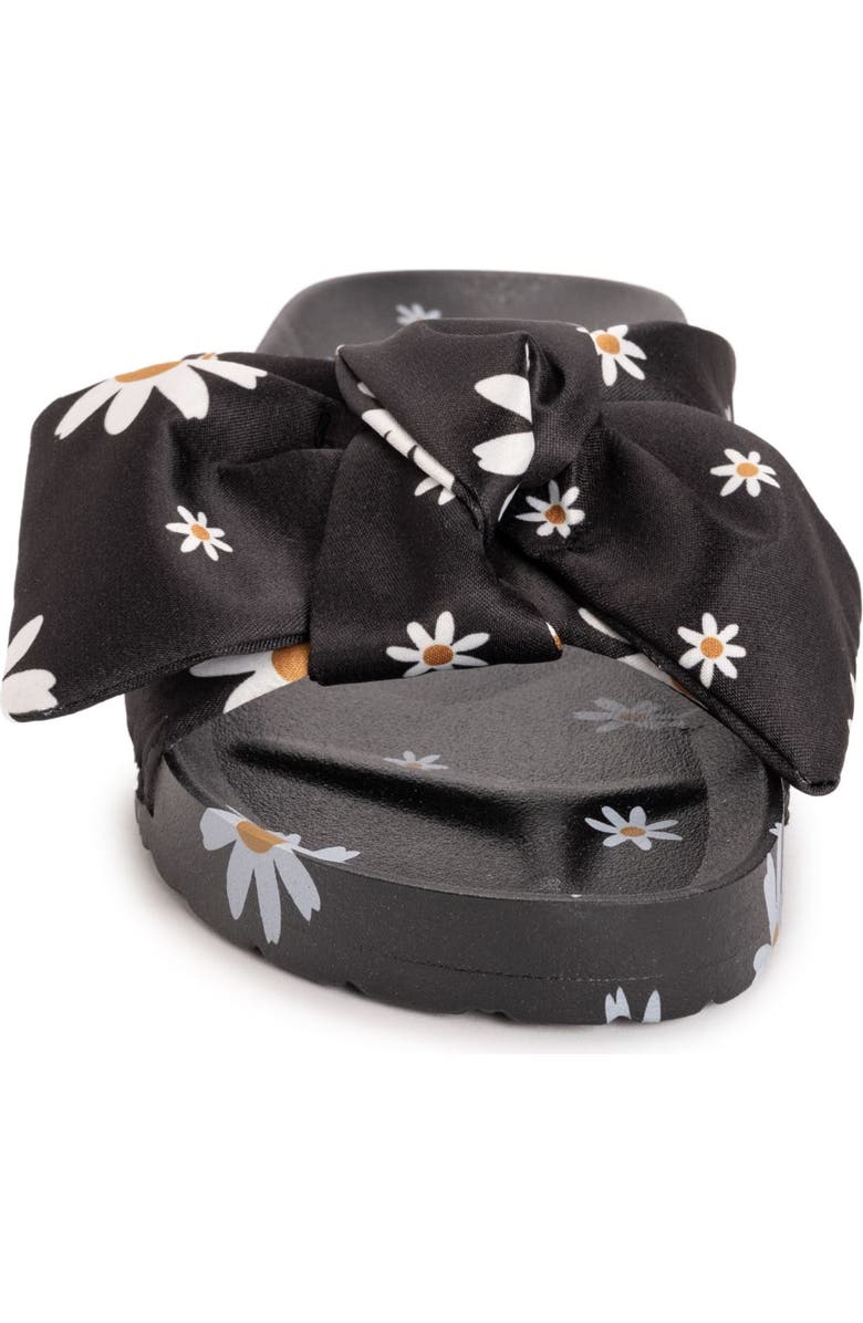 MUK LUKS Island Luau Sandals, Alternate, color, Black