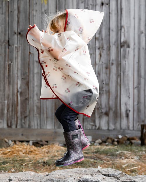 DEUX PAR DEUX DEUX PAR DEUX LITTLE GIRL'S RED CHERRY PRINTED RAIN CAPE