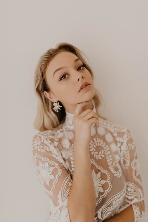 Untamed Petals Gwen Crystal Earrings In Gold