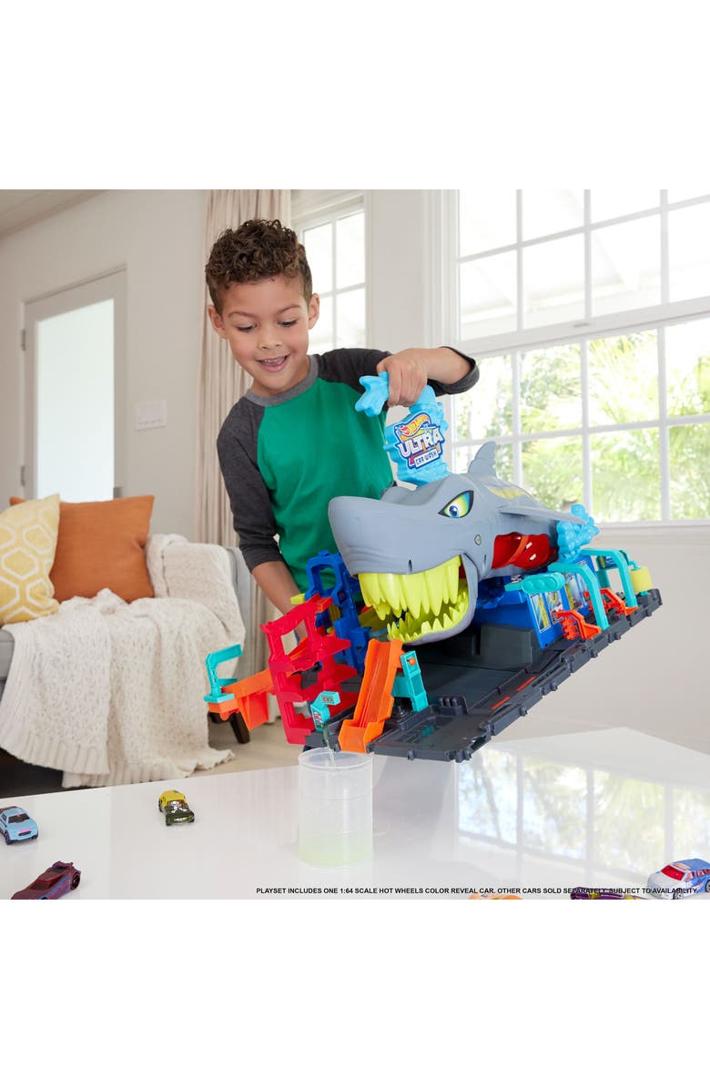 Hot Wheels City Ultra Shark Car Wash with Color Reveal Toy Car in 1:64 Scale Playset, Alternate, color, 
