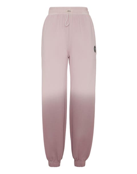 Oversize Jogging Pants Degrade Women