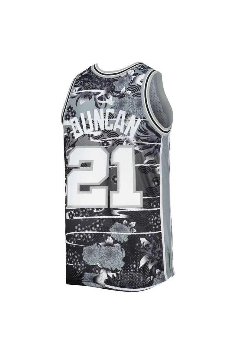 Men's Mitchell & Ness Tim Duncan Silver San Antonio Spurs 1998/99 Hardwood Classics Lunar New Year Swingman Jersey, Alternate, color, Silver