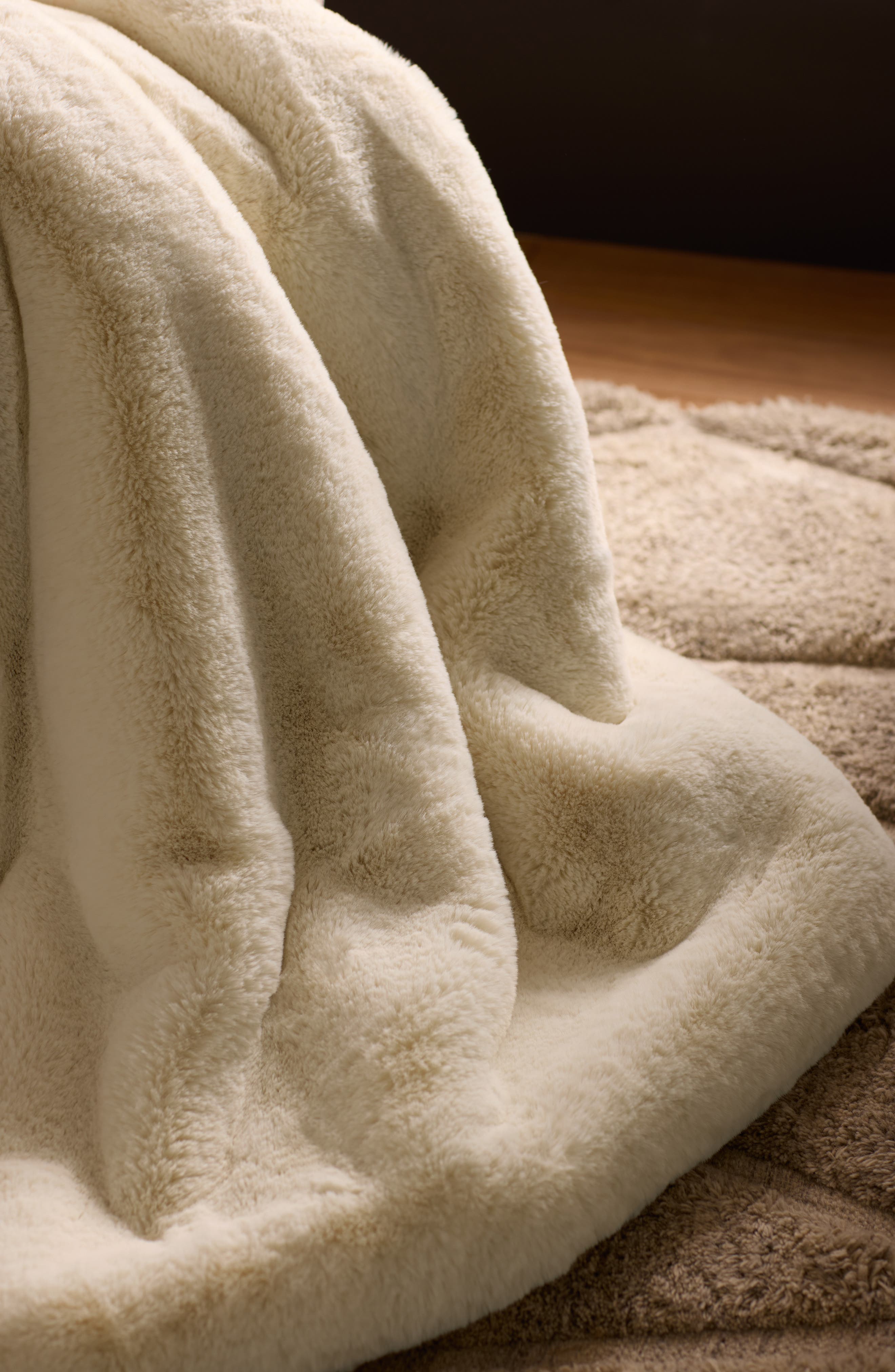 Cozy Earth Cuddle Blanket - Thumbnail 4