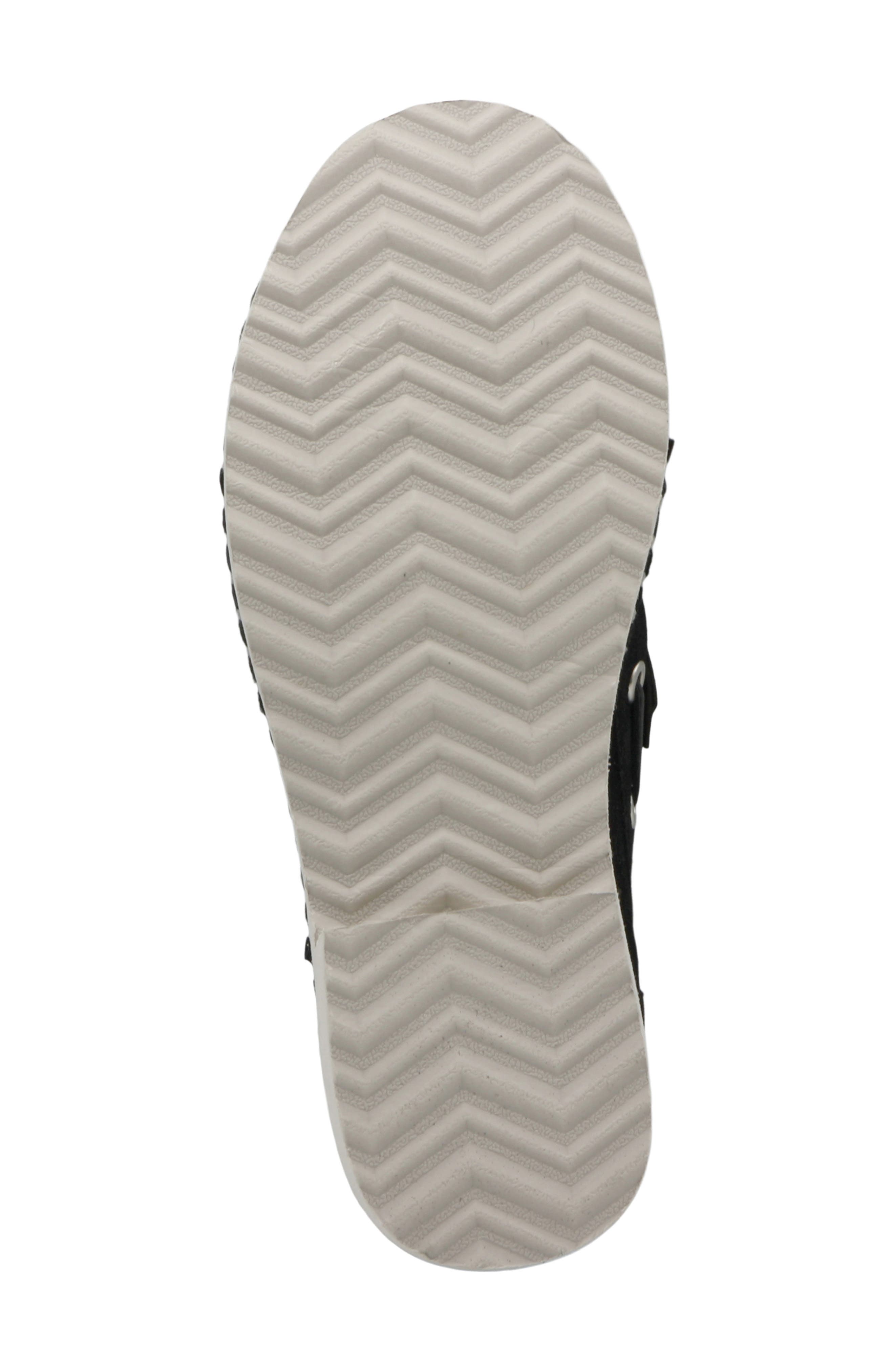 Charles David Poppy Kiltie Fringe Loafer, Alternate, color, Black