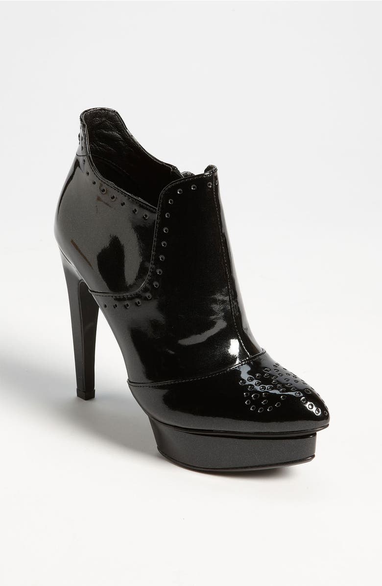 Trouvé , Main, color,