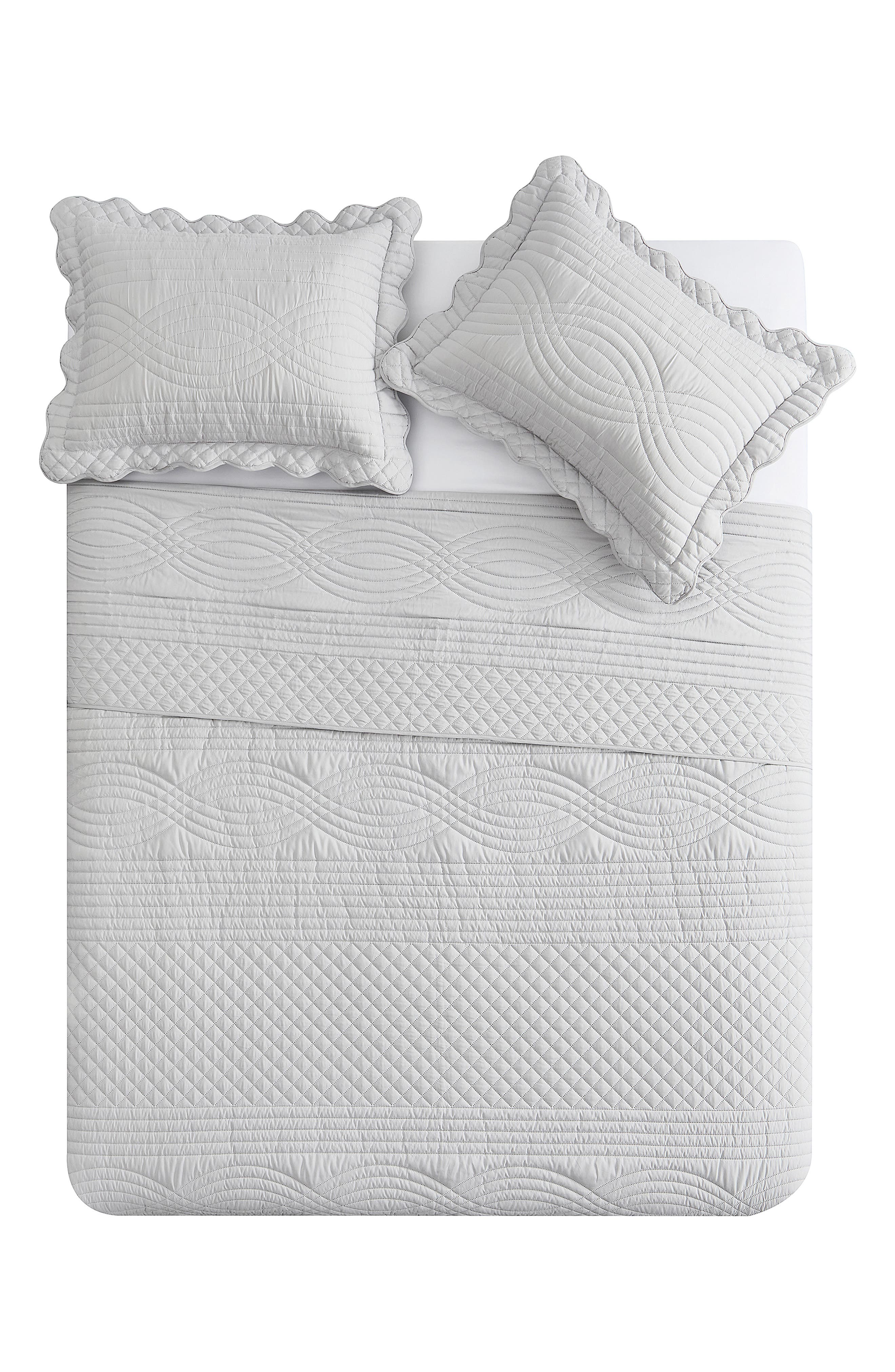 VCNY HOME Scallop Microfiber Quilt Set