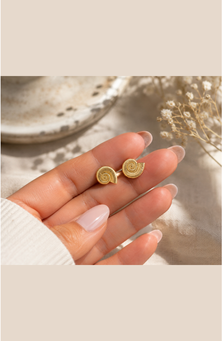 DLORIA Golden Tide Shell Stud Earrings, Alternate, color, Gold
