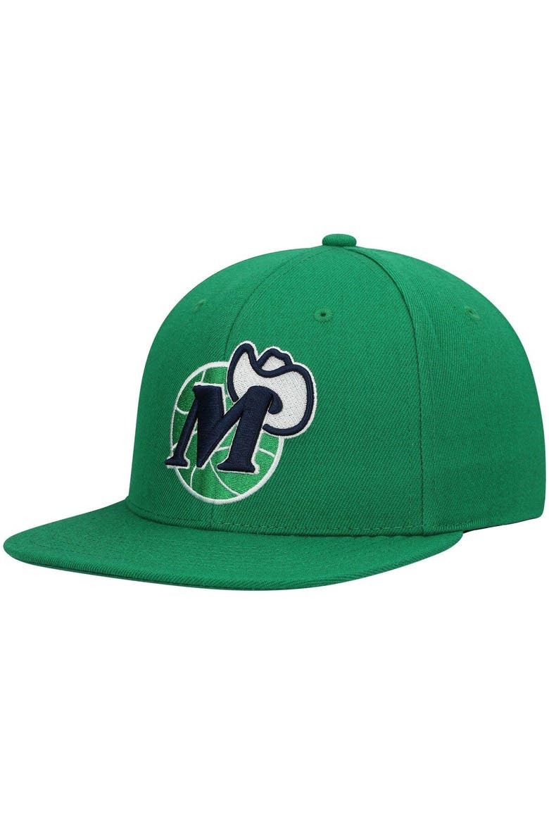 Men's Mitchell & Ness Green Dallas Mavericks Hardwood Classics Team Ground 2.0 Snapback Hat, Main, color, Green