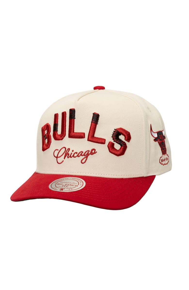 Mitchell & Ness Men's Mitchell & Ness Cream/Red Chicago Bulls Soul Festival Staggered Zag Pro Crown Snapback Hat, Main, color,