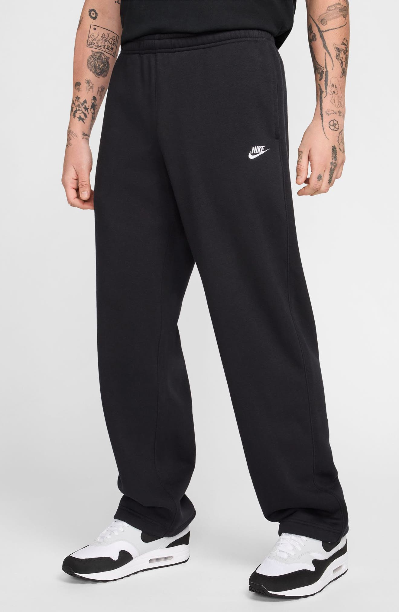 selected 010 BLACK/WHITE