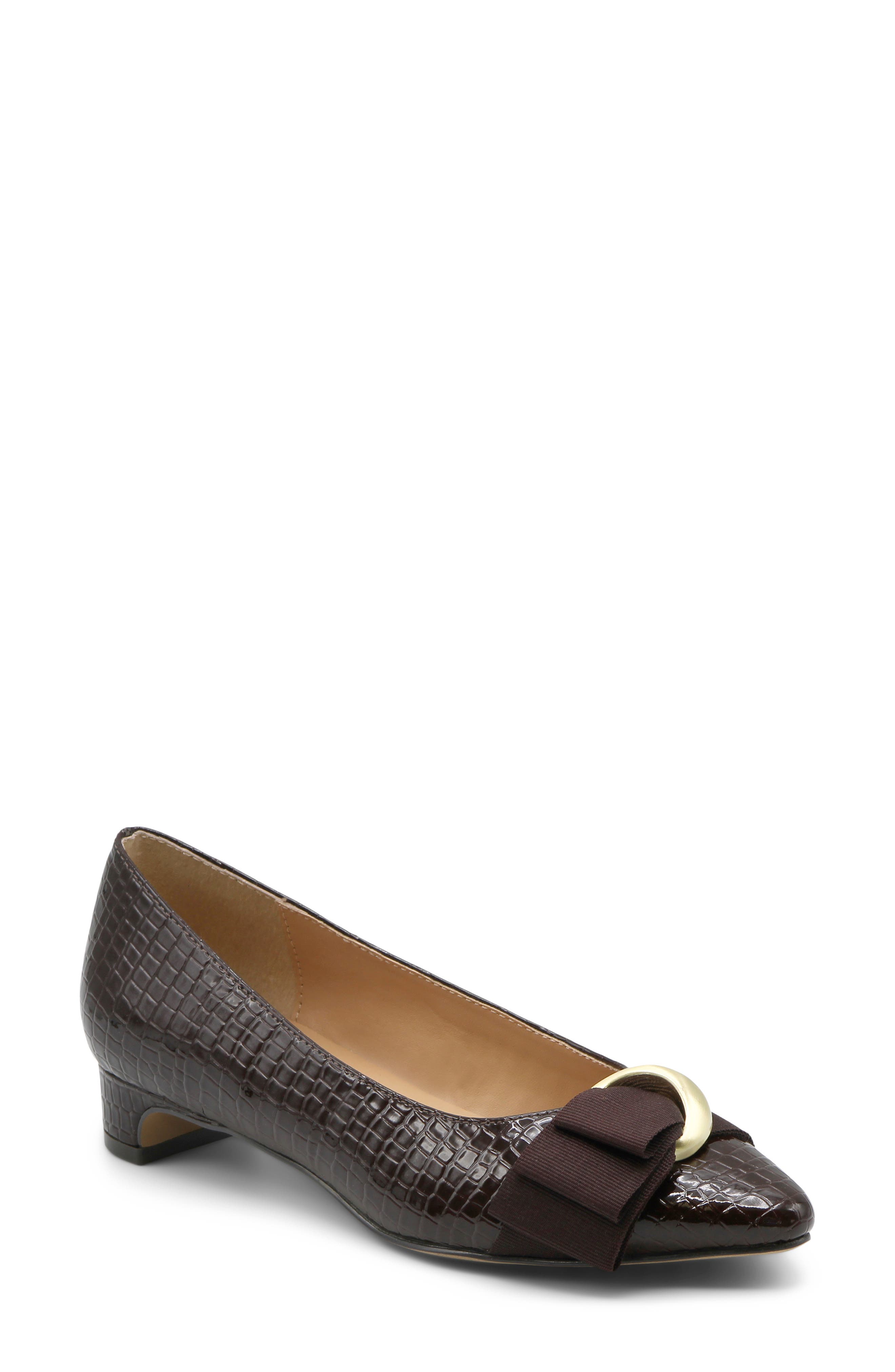 Penchant Croc Embossed Faux Leather Pump