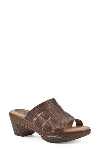 White Mountain Footwear Valora Wedge Sandal In Brown Woven