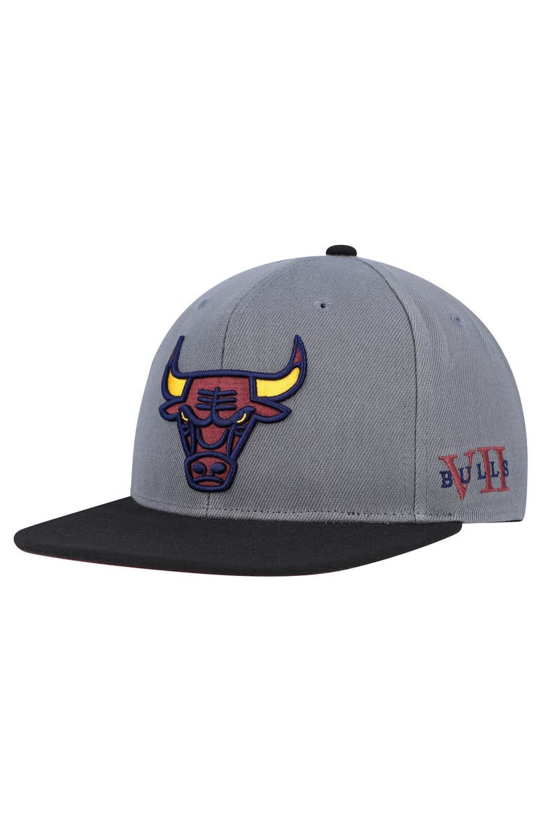 Mitchell & Ness Men's Mitchell & Ness Gray/Black Chicago Bulls Core Snapback Hat, Main, color, 