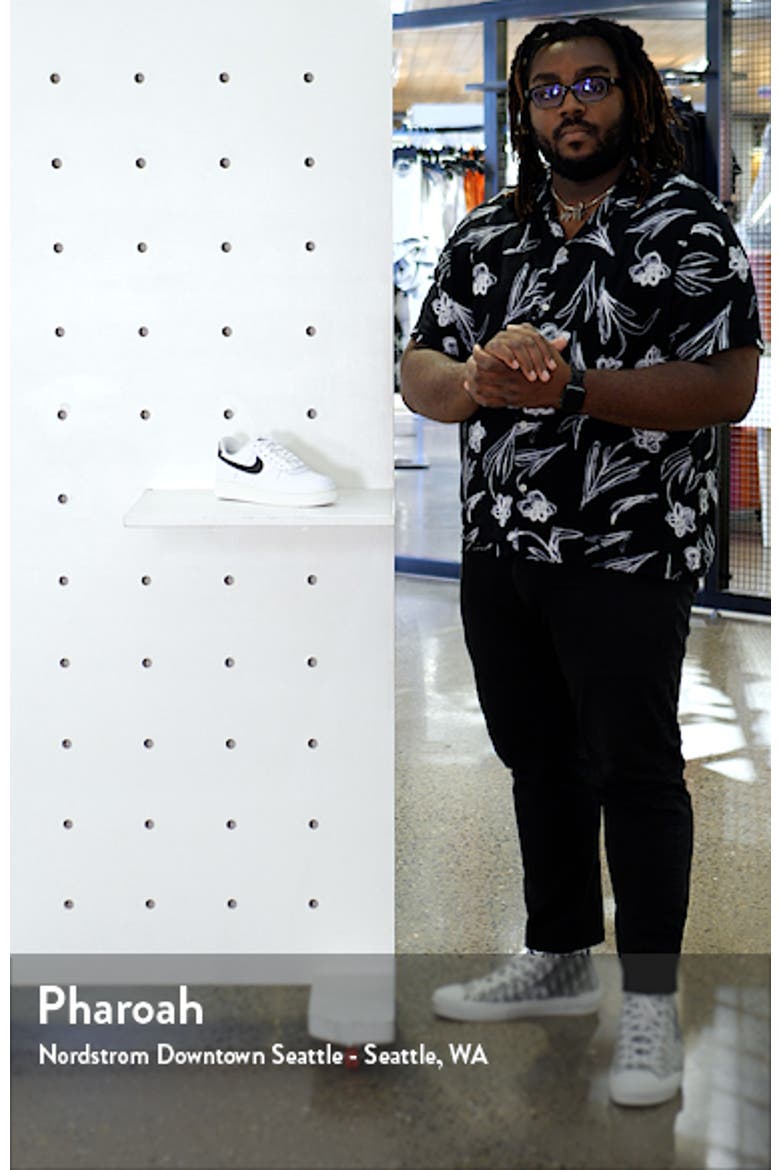 Air Force 1 '07 Sneaker video