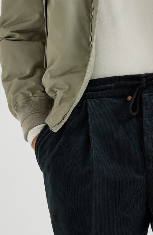 Brunello Cucinelli Men Leisure Fit Trousers In Garment-dyed Linen Gabardine With Drawstring And Doub In Black