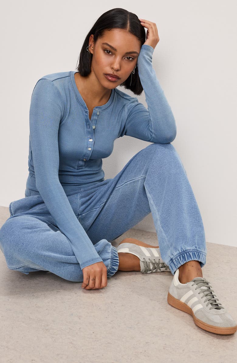 Good American Jeanius Fitted Henley Top, Alternate, color,