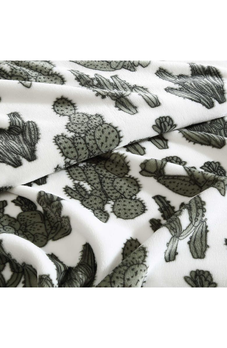 Wrangler Cactus Garden Plush Fleece Blanket, Alternate, color, Green