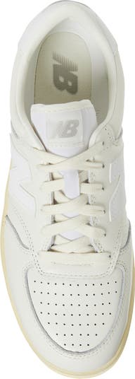 T500 Tennis Sneaker