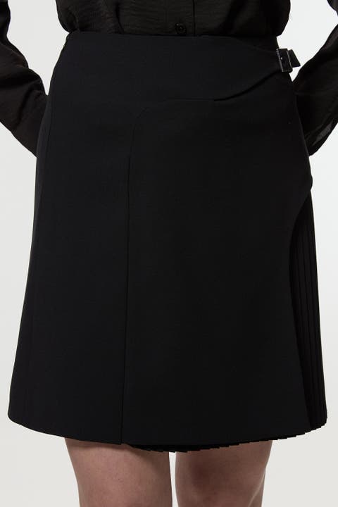 Buckle Detail Pleated Mini Skirt