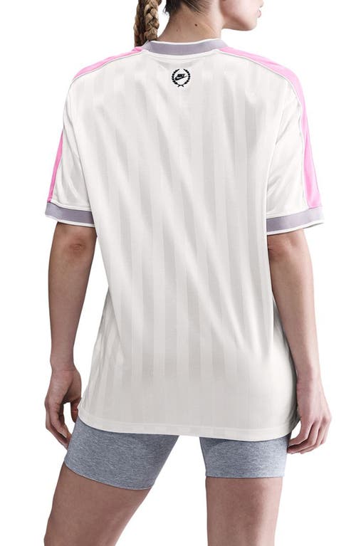 Nike Sportswear V-neck Graphic Jersey In White