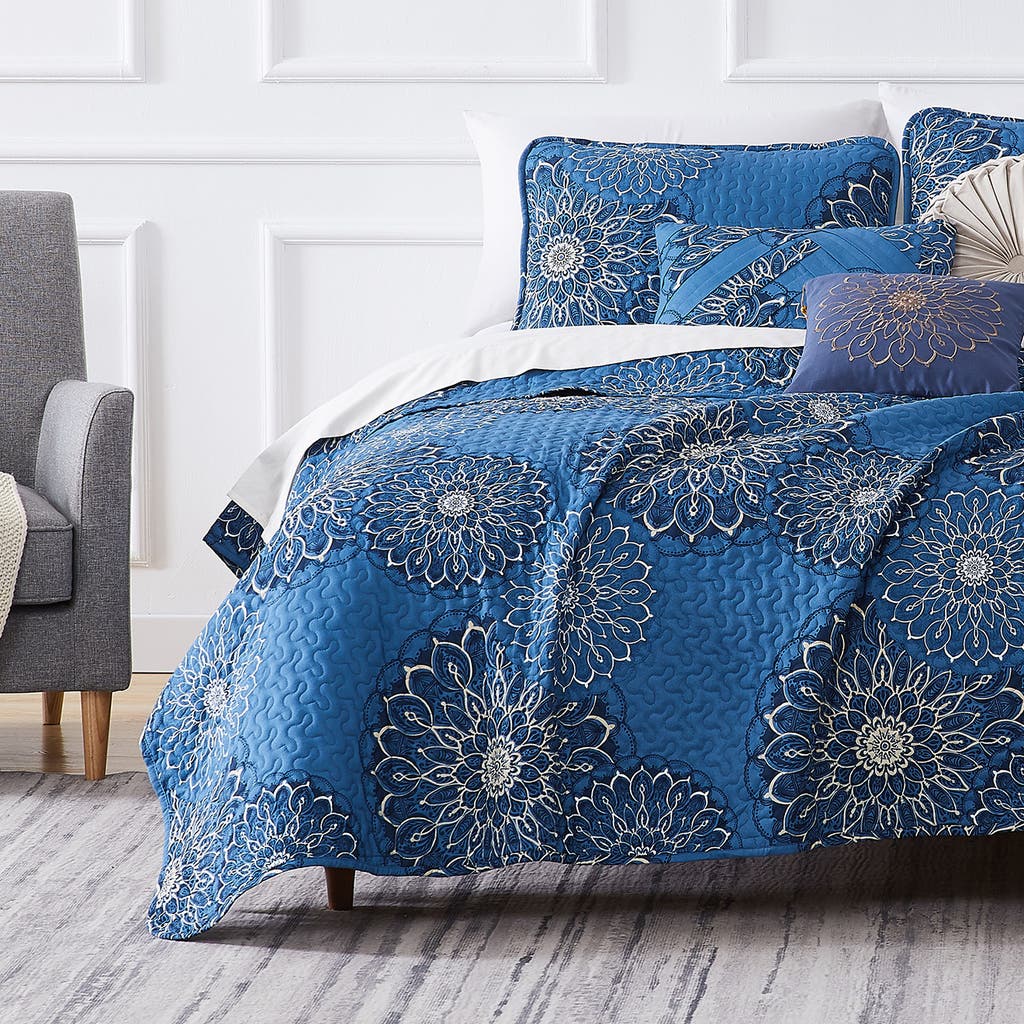 SOUTHSHORE FINE LINENS Midnight Floral Quilt Set in Blue at Nordstrom Rack, Size King/california King