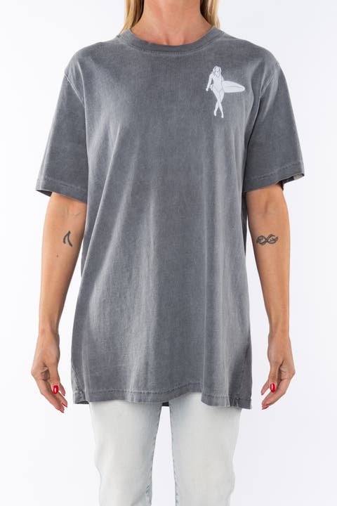 Gender Inclusive Surf Girl Graphic T-shirt