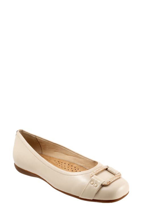 Trotters Sizzle Signature Flat In Ivory