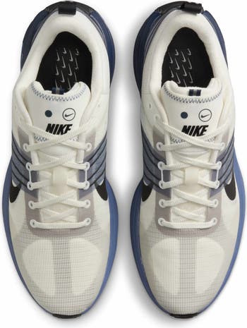 Lunar Roam Sneaker
