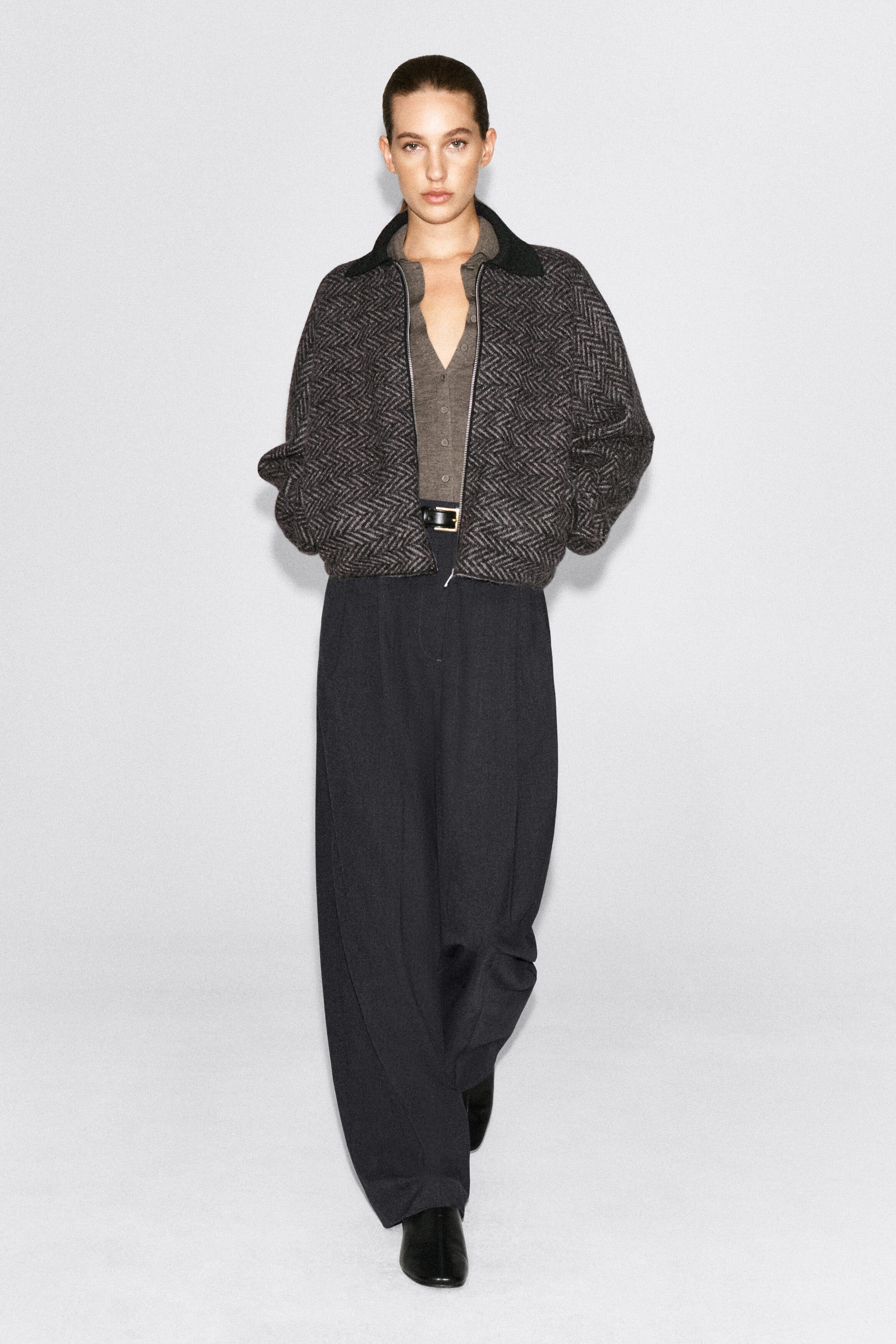 selected GRAY / BLACK