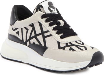 Dallas Lace-Up Sneaker