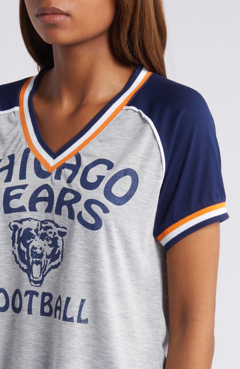 WEAR by Erin Andrews Women's WEAR by Erin Andrews Heather Gray Chicago Bears Cropped Raglan Throwback V-Neck T-Shirt, Alternate, color, 