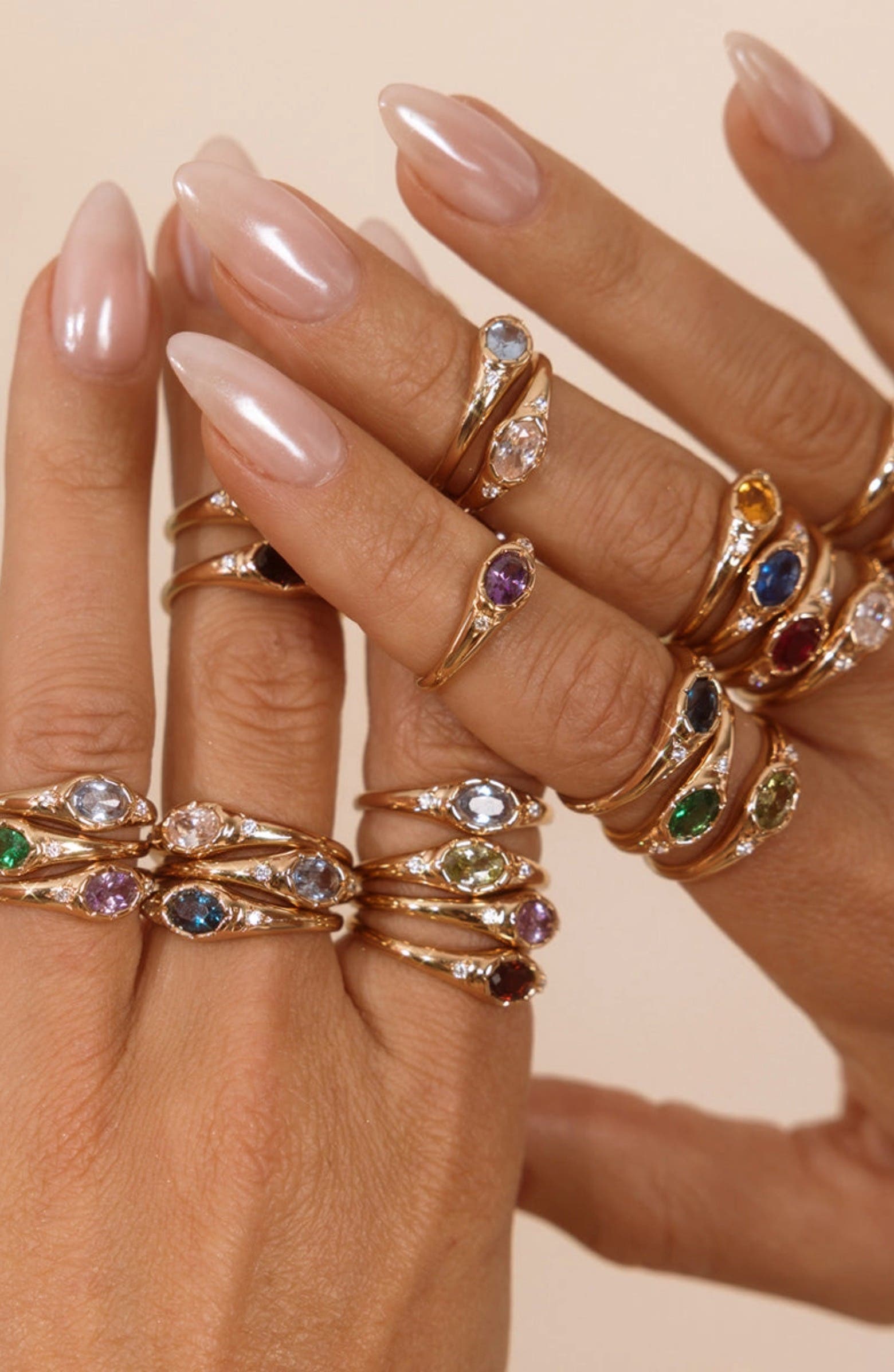 Женские аксессуары MADE BY MARY Oval Birthstone Signet Ring — фото 5