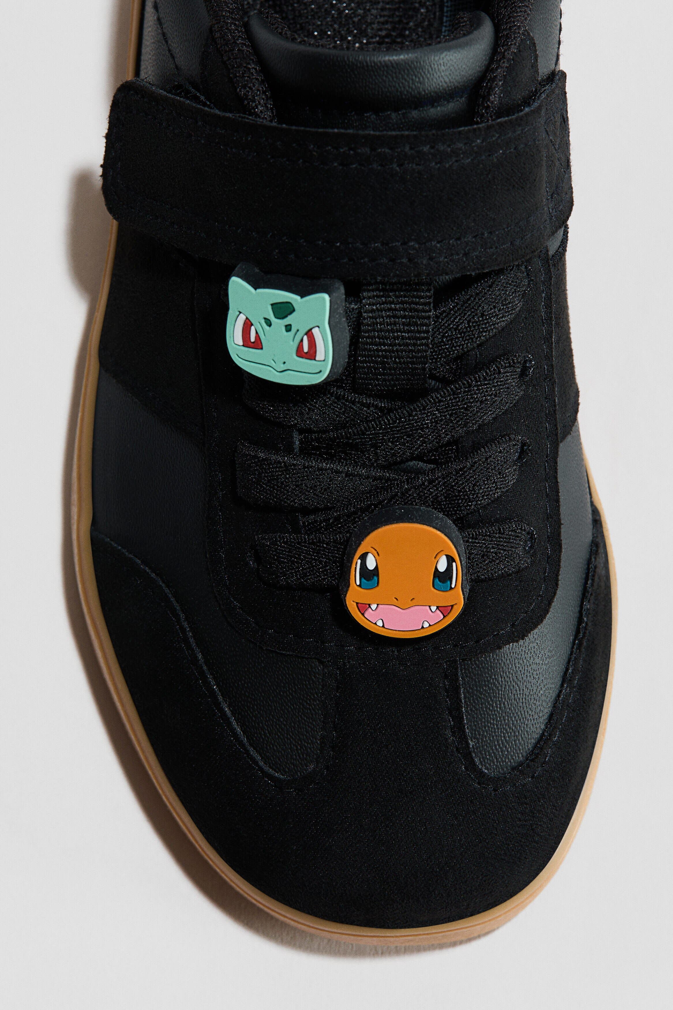 Motif-detail Trainers, Alternate, color, Black/Pokémon