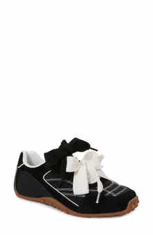 BERNESS Ribbon Lace Sneaker