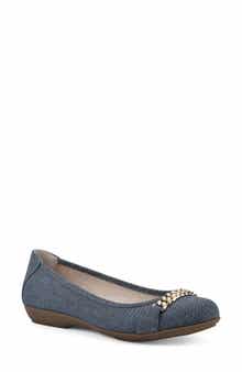 WHITE MOUNTAIN Charmed Flat