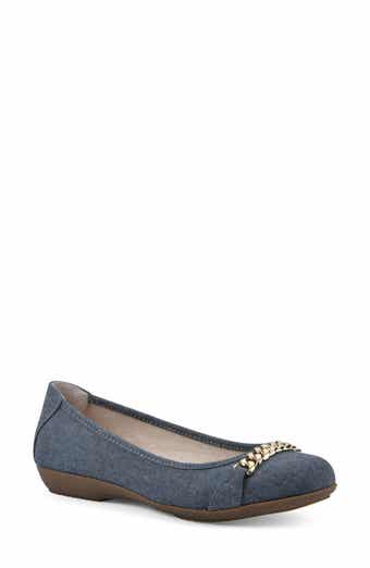WHITE MOUNTAIN Charmed Flat