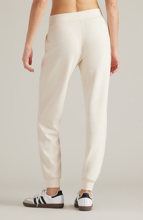 Rhone Dreamglow Joggers In Cream