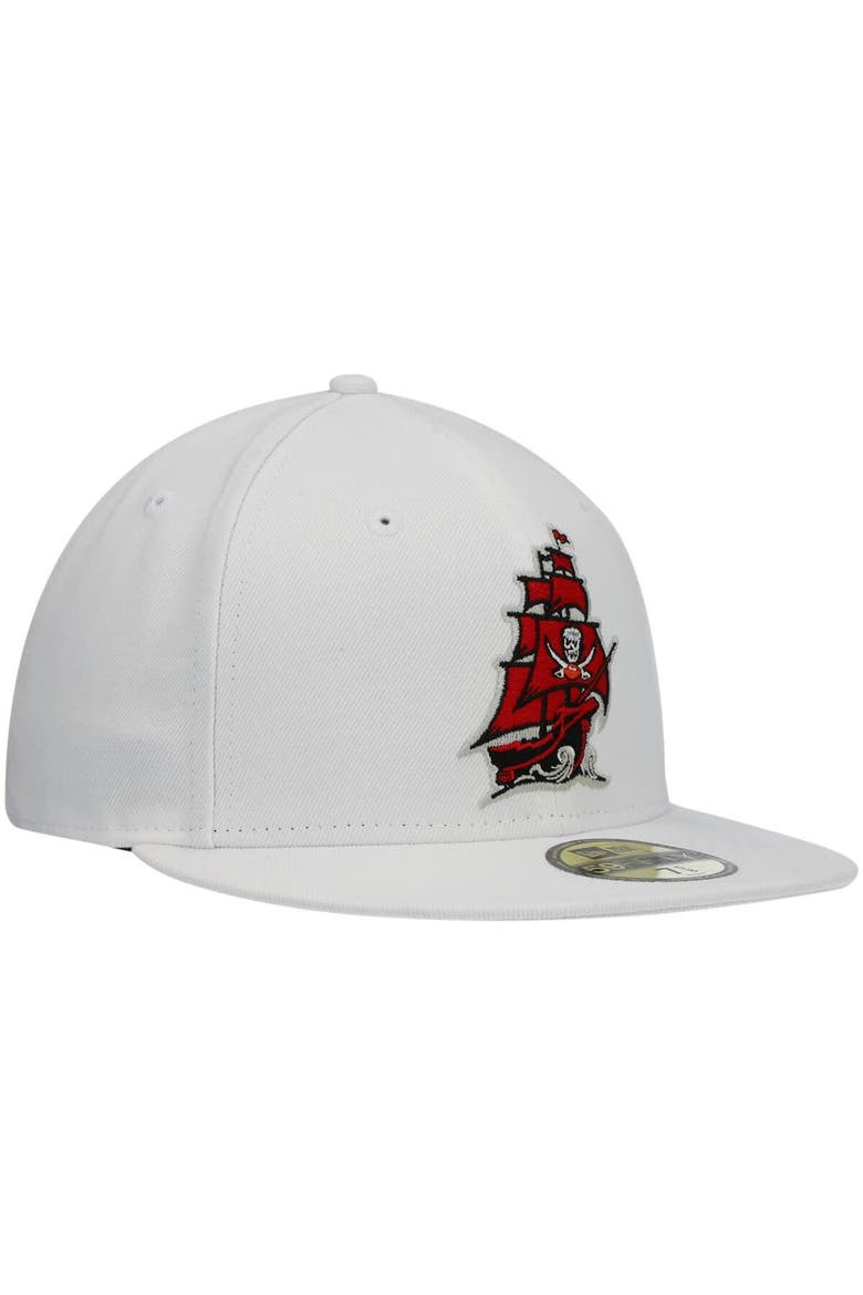 Men's New Era White Tampa Bay Buccaneers Omaha Alternate Logo 59FIFTY Fitted Hat, Alternate, color, White